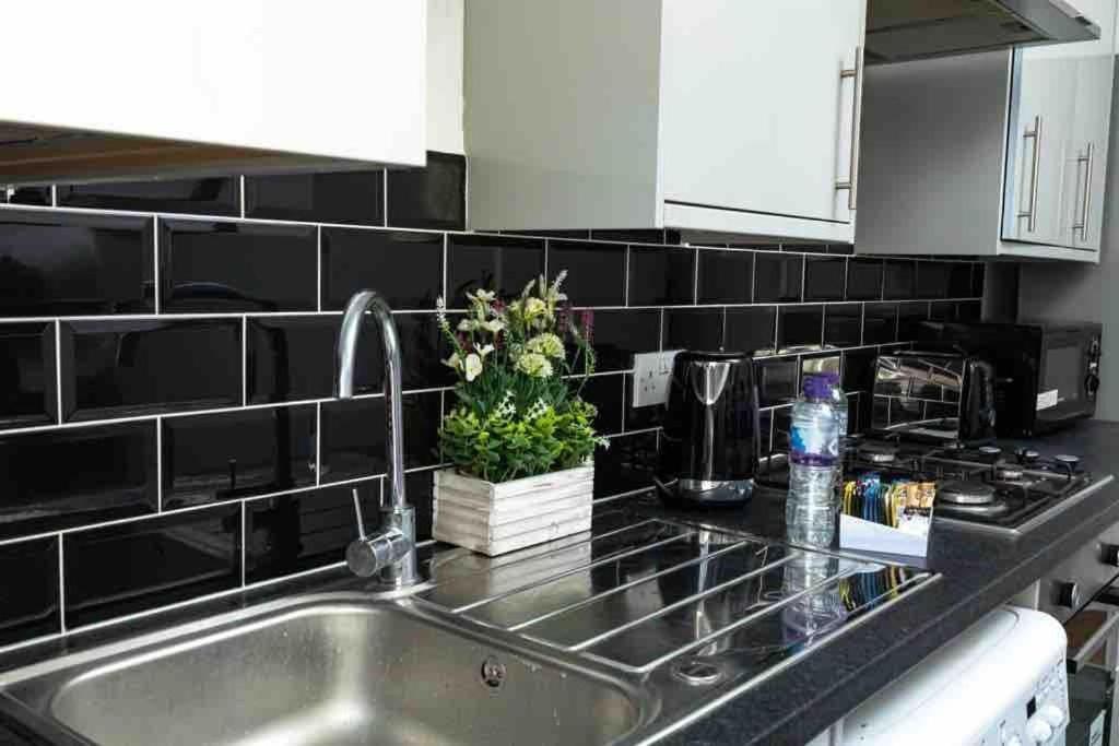 Spacious City Centre 2 Bedroom Apartment - Lt Apartment Лестер Экстерьер фото