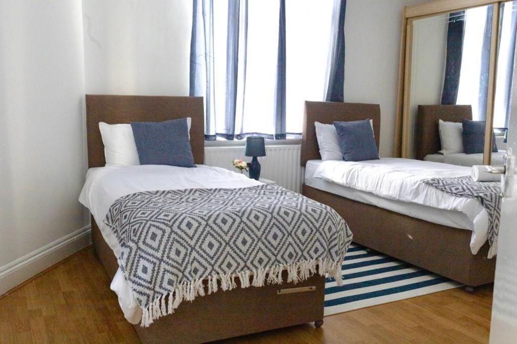Spacious City Centre 2 Bedroom Apartment - Lt Apartment Лестер Экстерьер фото